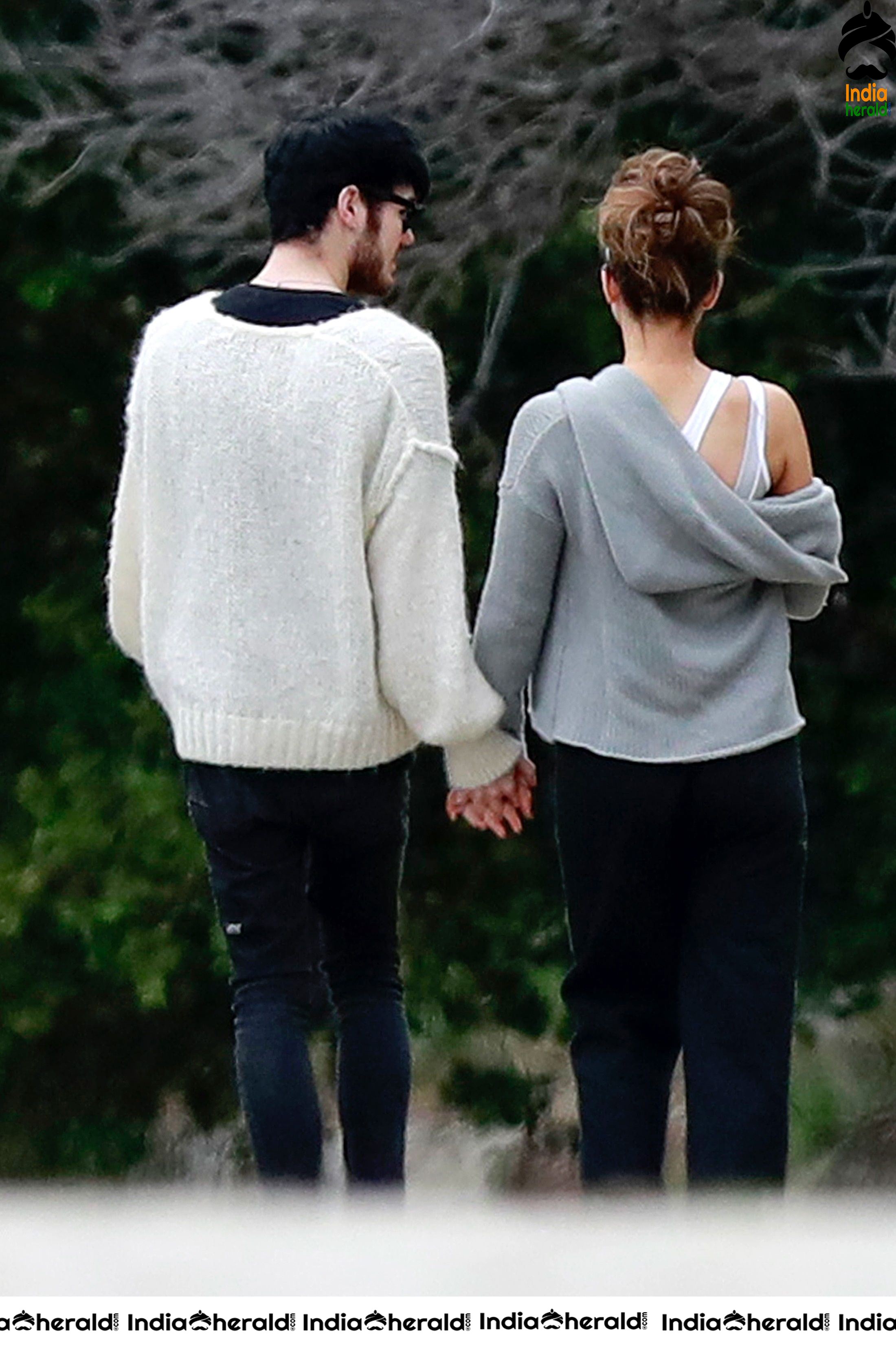 Kate Beckinsale takes a walk with her Boyfriend in Brentwood during Lockdown