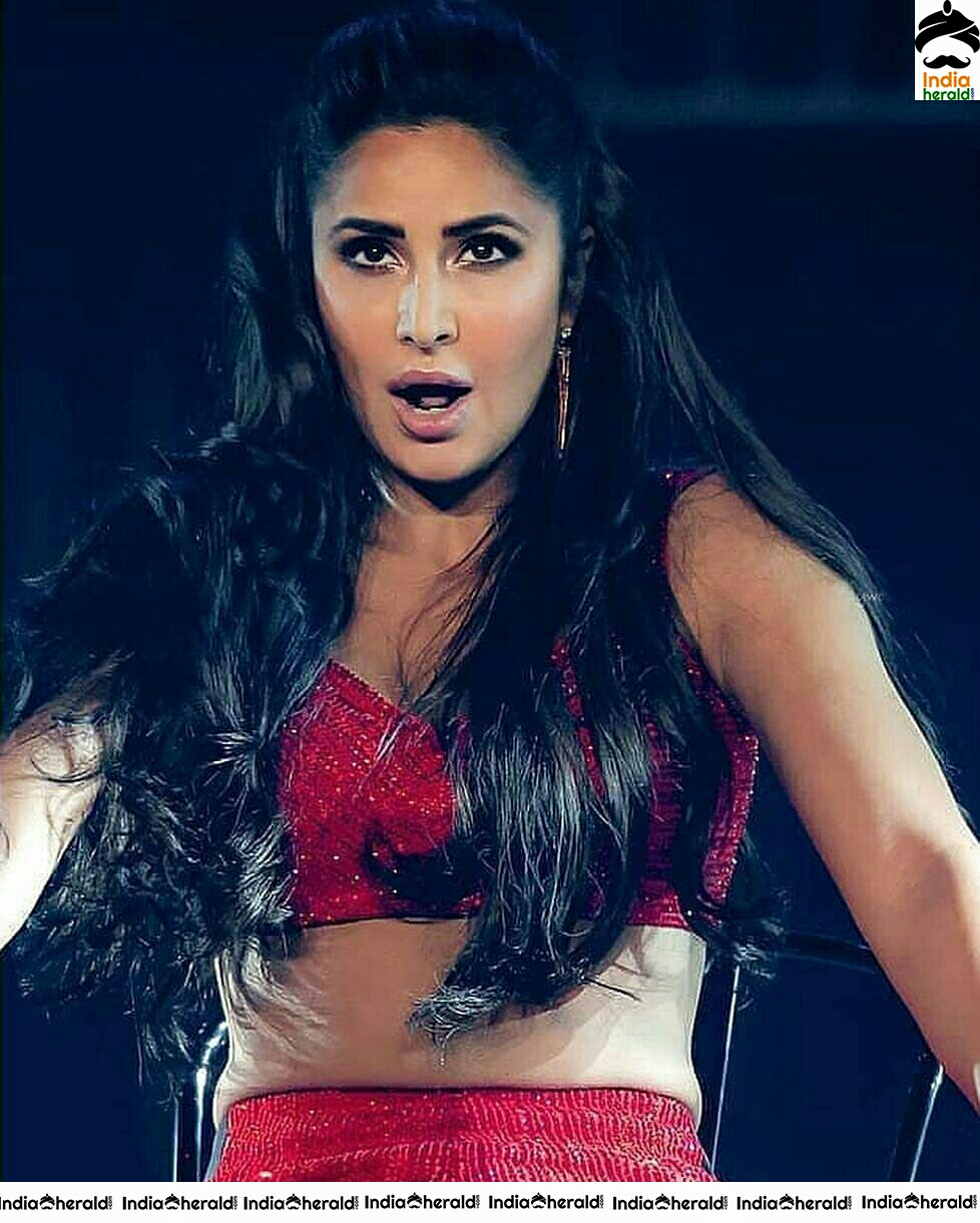 Katrina Kaif Hot And Sexy Dance Exposing Her Belly