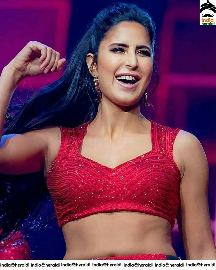 Katrina Kaif Hot And Sexy Dance Exposing Her Belly