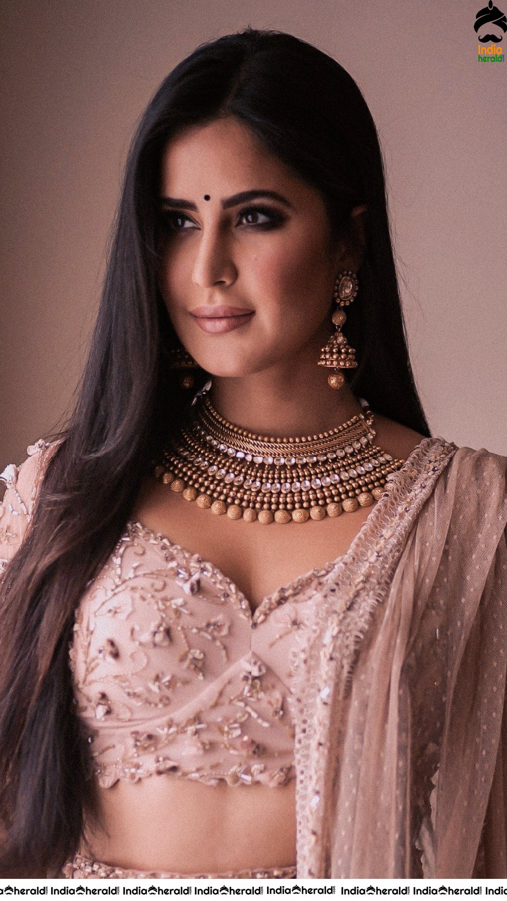 Katrina Kaif Latest Tempting Hot Clicks Set 1