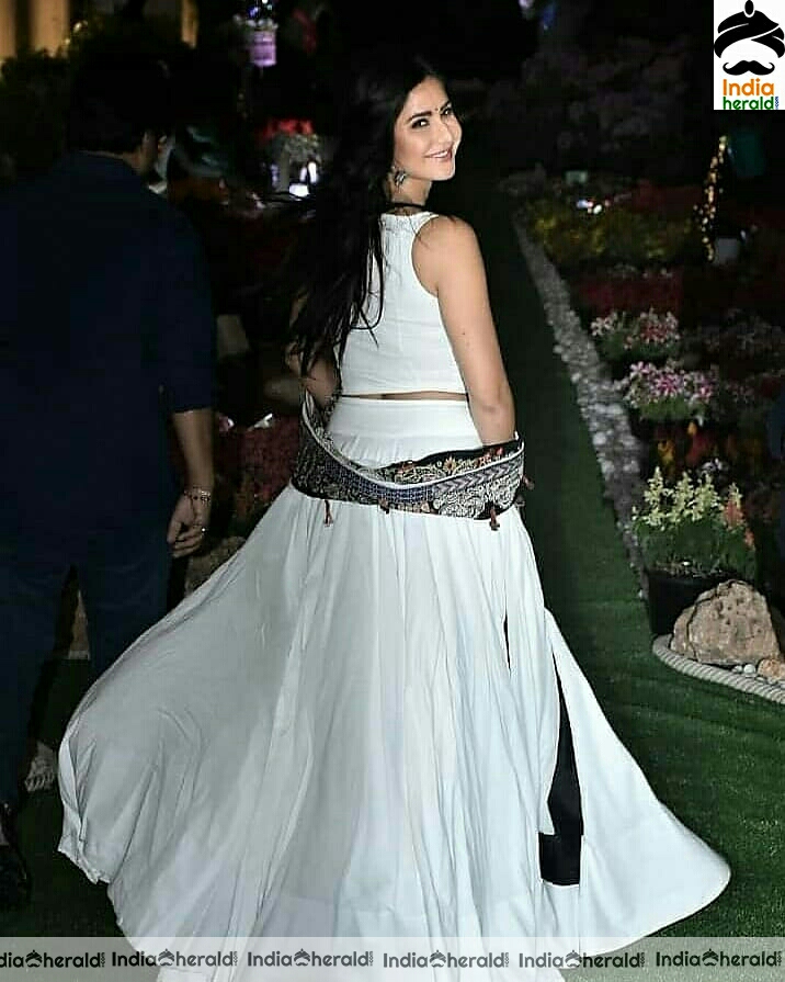 Katrina kaif Showing A Sexy Waist Line In White Sleeveless Dress Stills