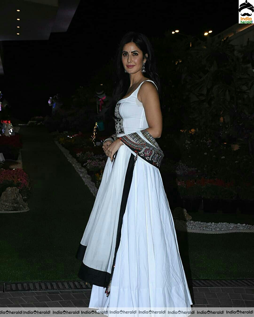 Katrina kaif Showing A Sexy Waist Line In White Sleeveless Dress Stills