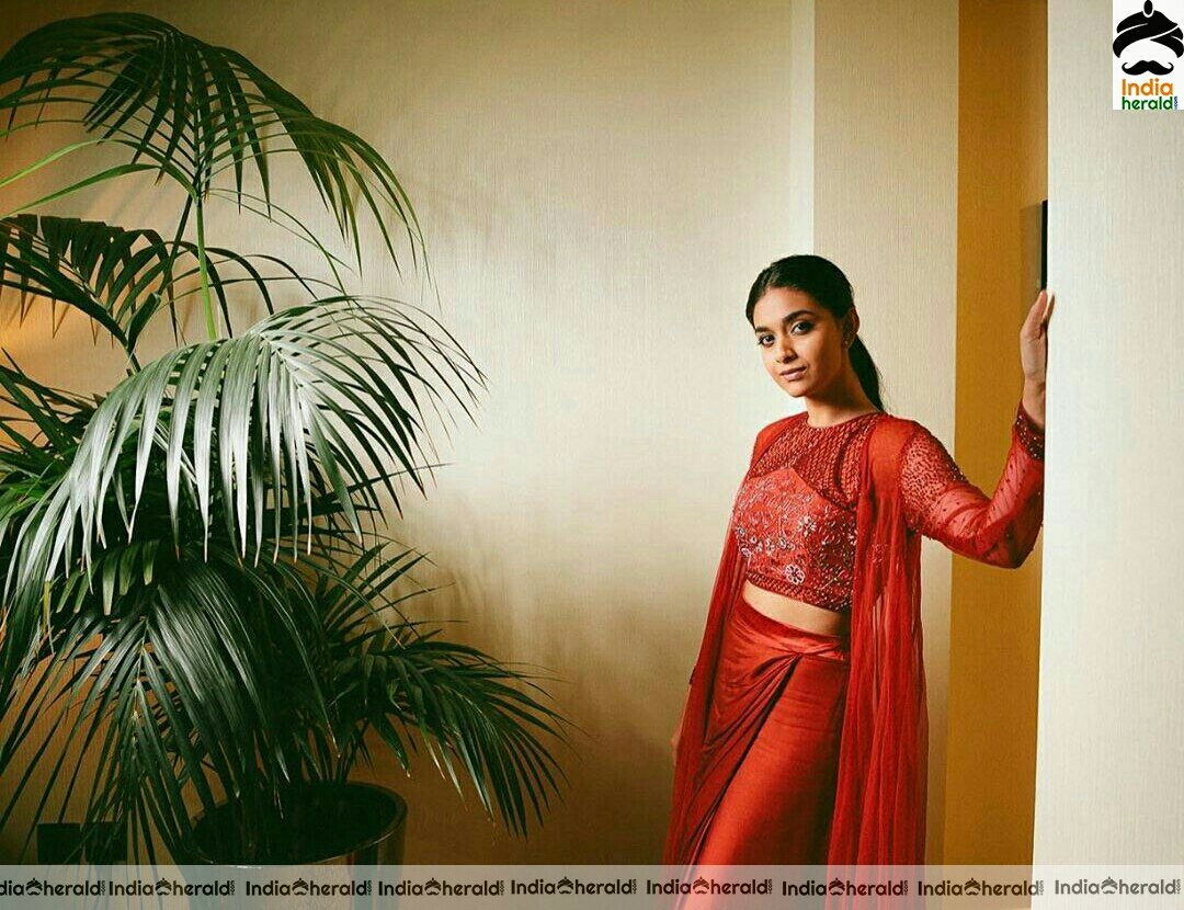 Keerthy shows her sexy waist line in Maroon dress stills