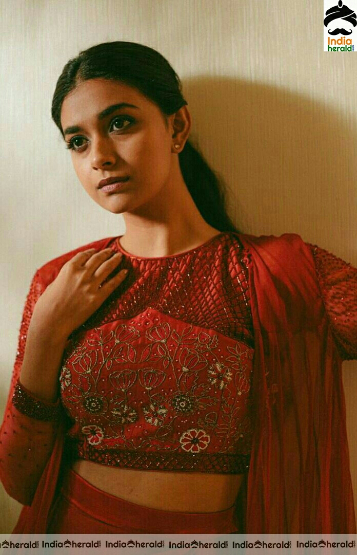 Keerthy shows her sexy waist line in Maroon dress stills