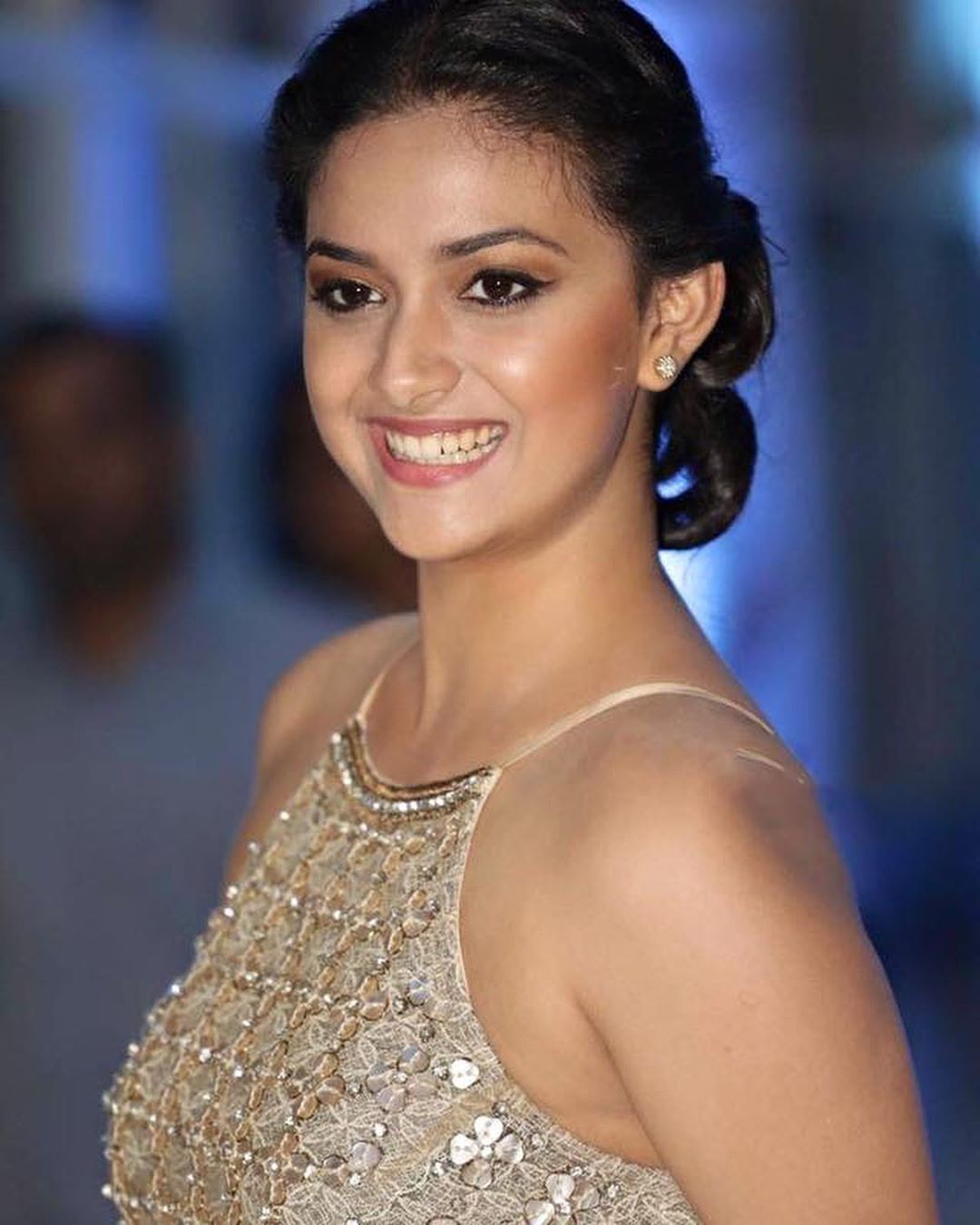 Keerthy Suresh Hot Side View Photos