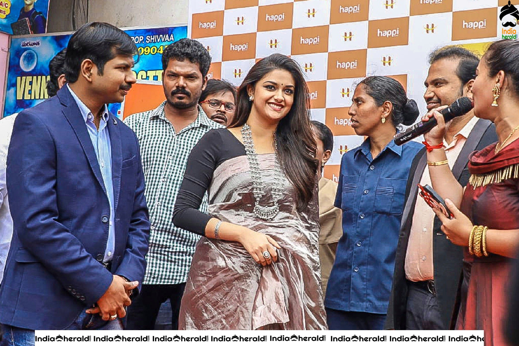 Keerthy Suresh in Saree at Happi mobiles inauguration