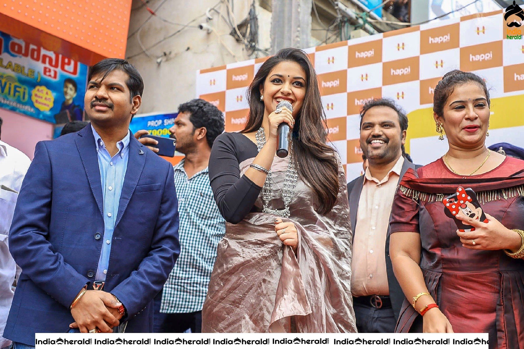 Keerthy Suresh in Saree at Happi mobiles inauguration