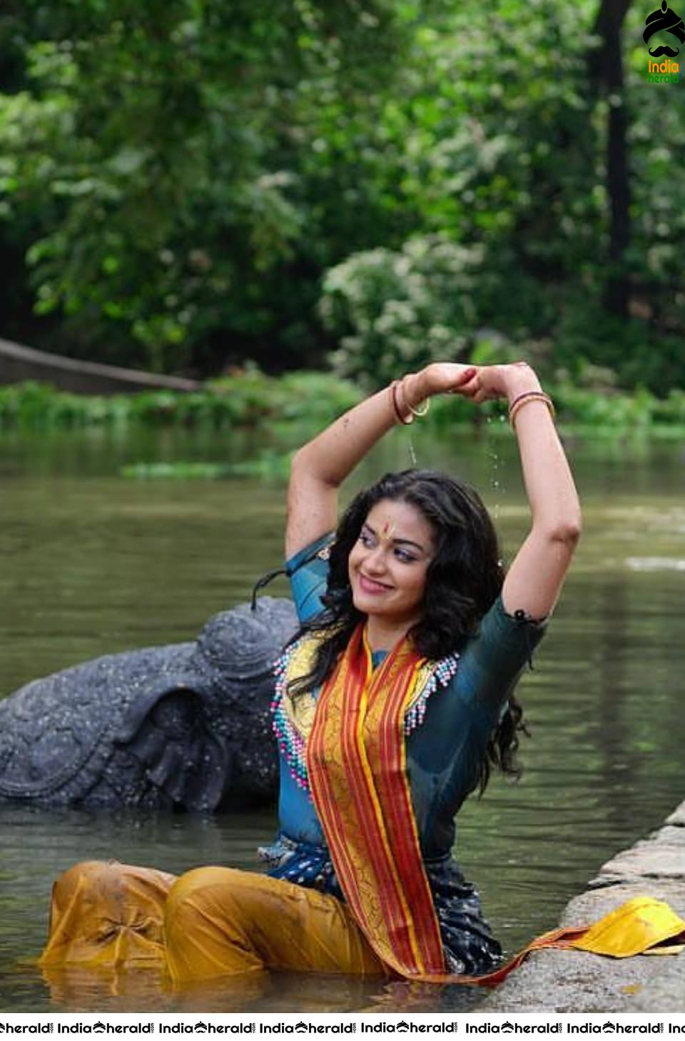 Keerthy Suresh Unseen Photos as legendary actress Savithri from the movie Mahanathi Set 1