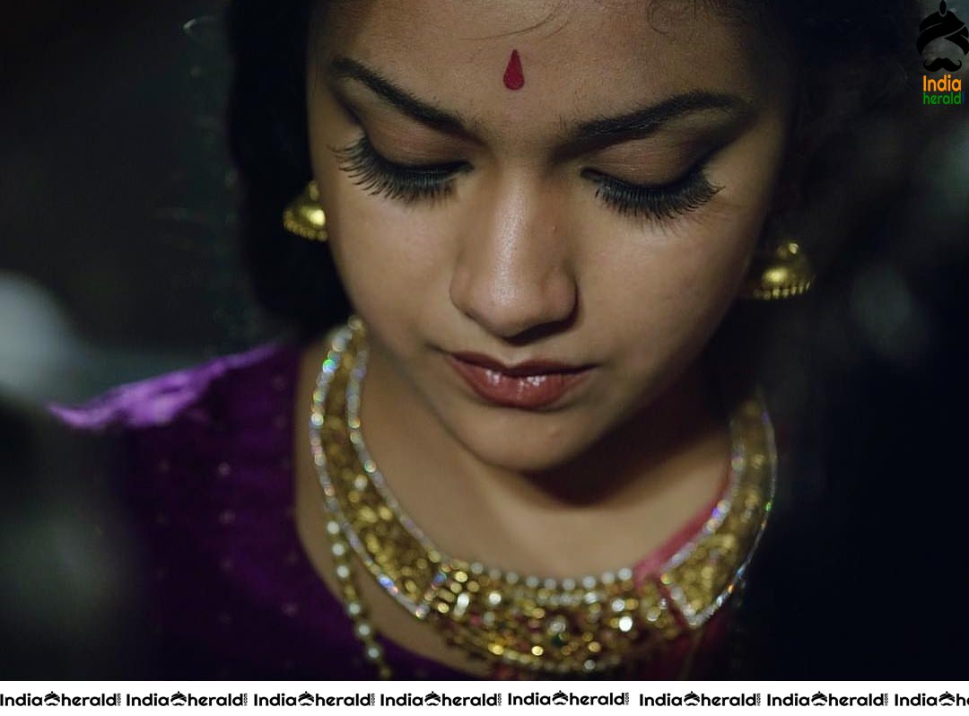 Keerthy Suresh Unseen Photos as legendary actress Savithri from the movie Mahanathi Set 1