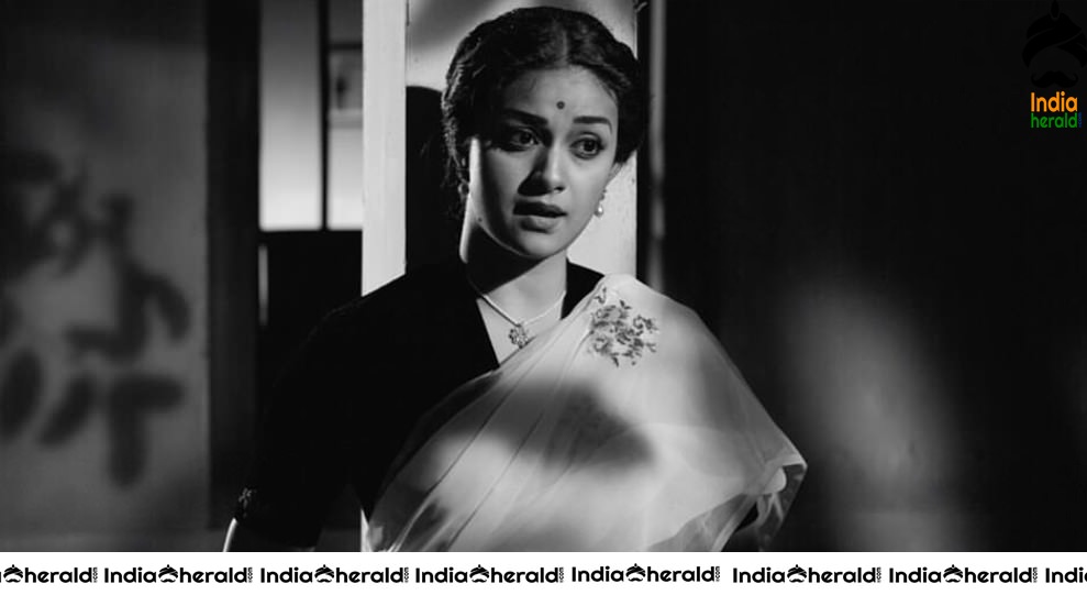 Keerthy Suresh Unseen Photos as legendary actress Savithri from the movie Mahanathi Set 1