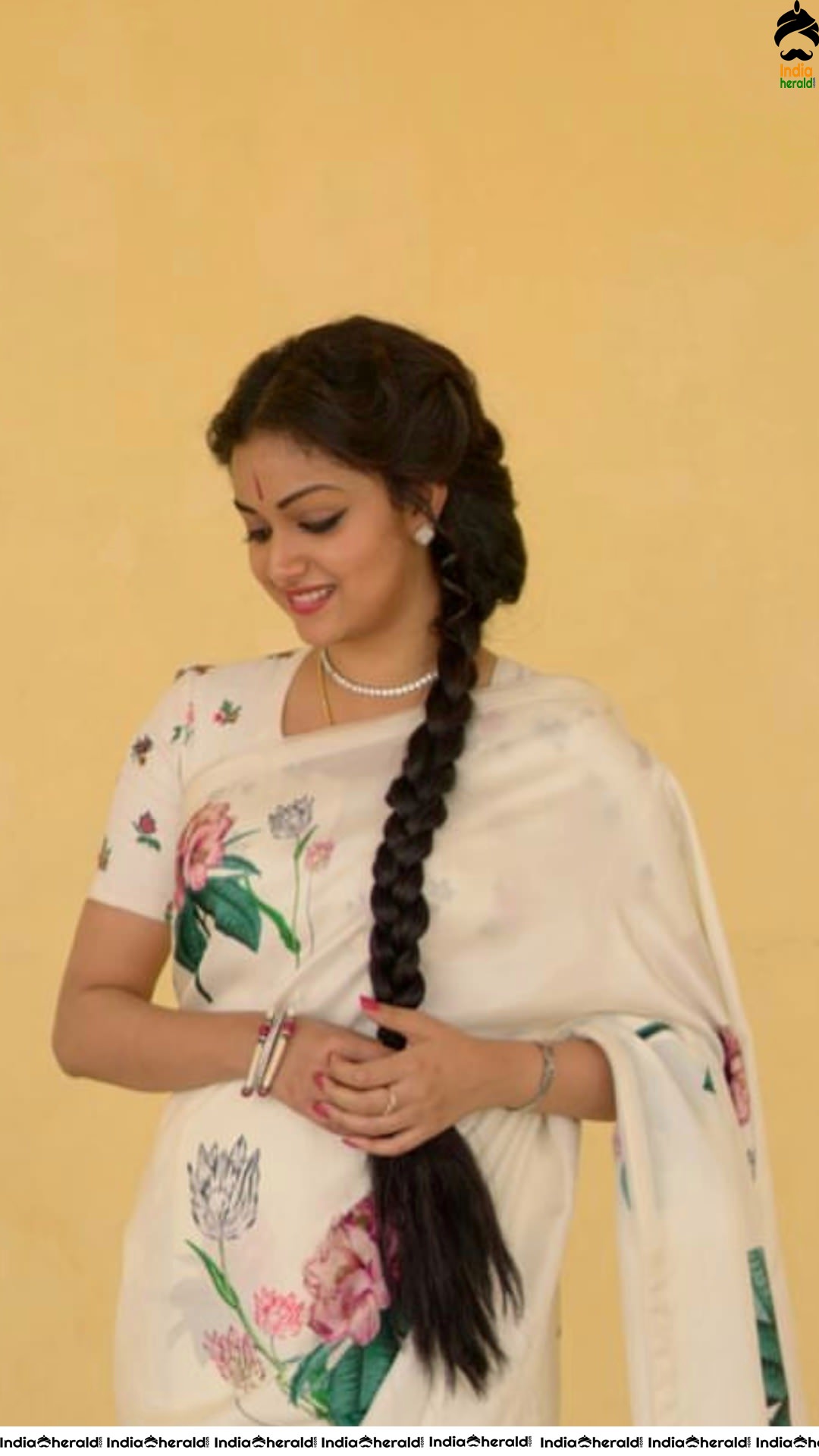 Keerthy Suresh Unseen Photos as legendary actress Savithri from the movie Mahanathi Set 1