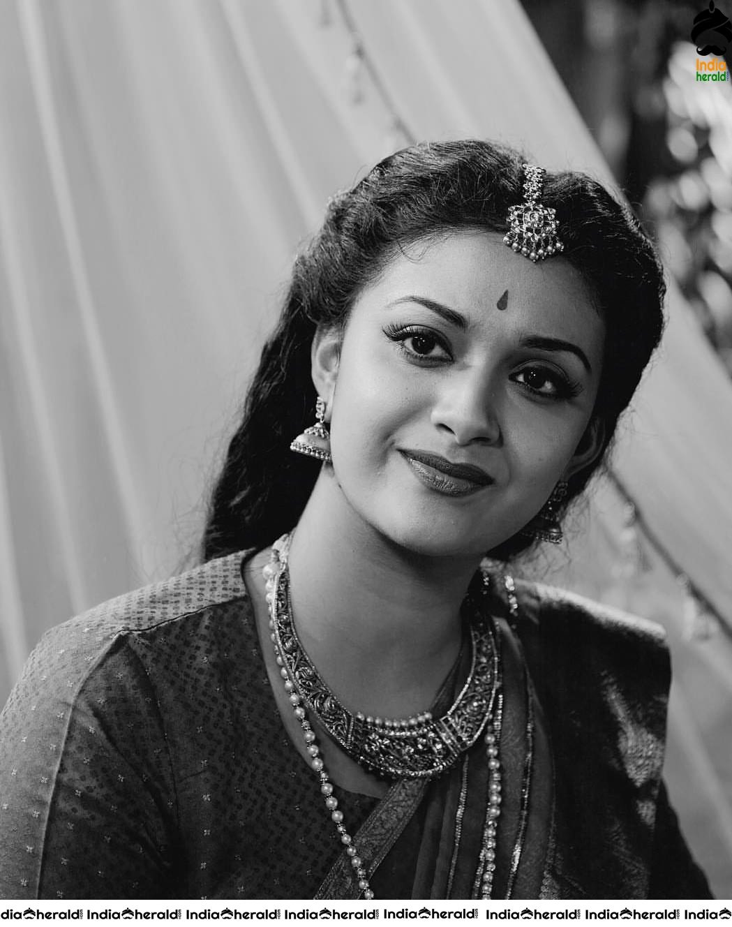 Keerthy Suresh Unseen Photos as legendary actress Savithri from the movie Mahanathi Set 2