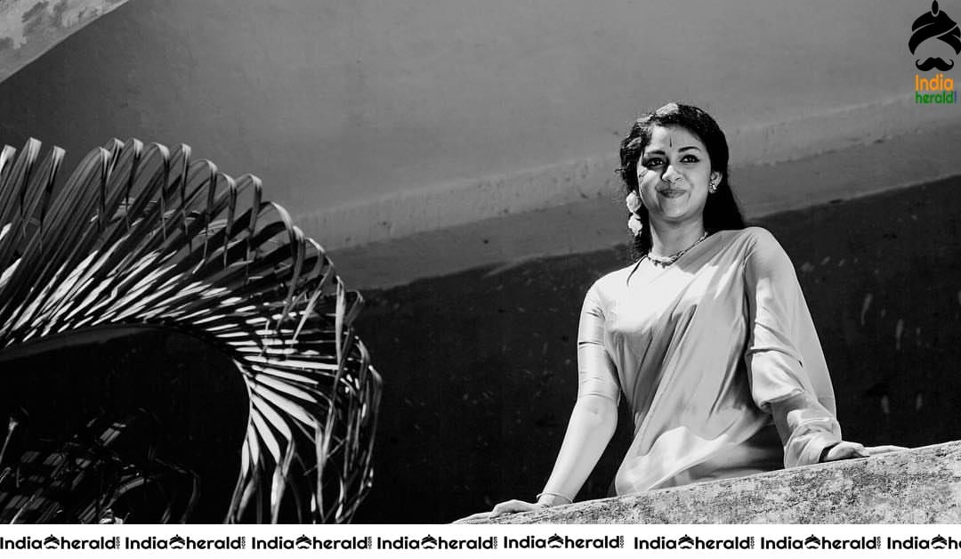 Keerthy Suresh Unseen Photos as legendary actress Savithri from the movie Mahanathi Set 2