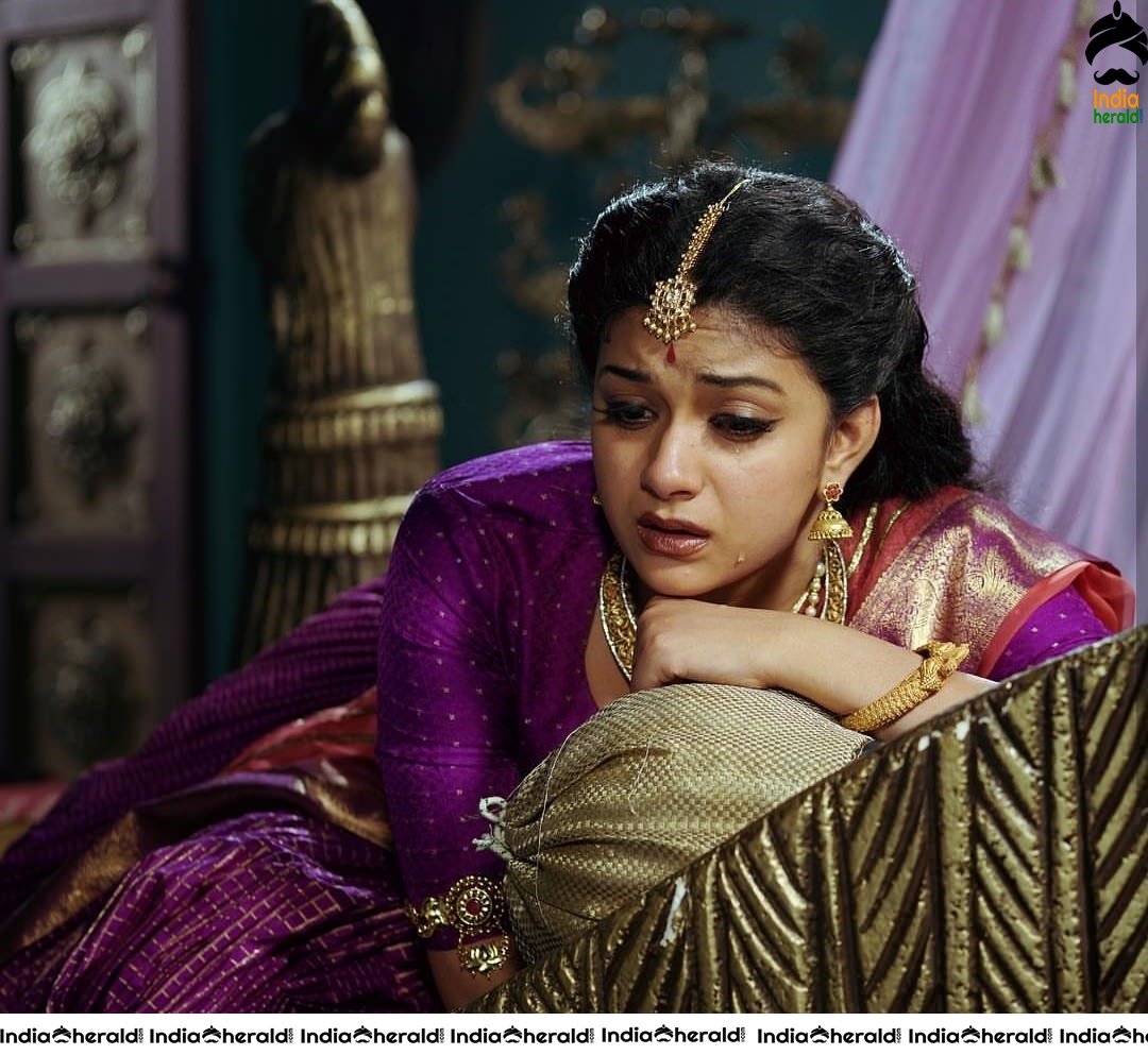 Keerthy Suresh Unseen Photos as legendary actress Savithri from the movie Mahanathi Set 2