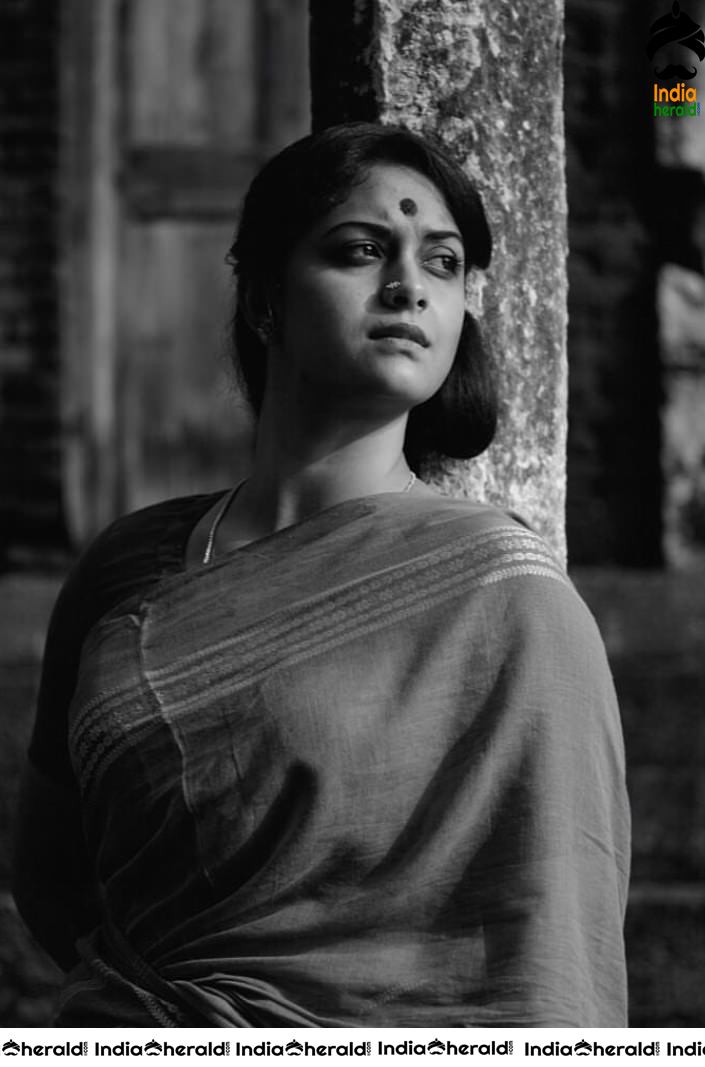 Keerthy Suresh Unseen Photos as legendary actress Savithri from the movie Mahanathi Set 2