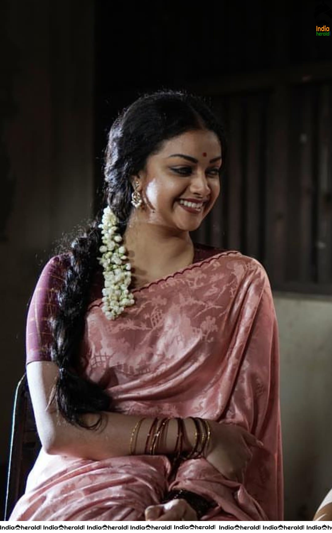 Keerthy Suresh Unseen Photos as legendary actress Savithri from the movie Mahanathi Set 2