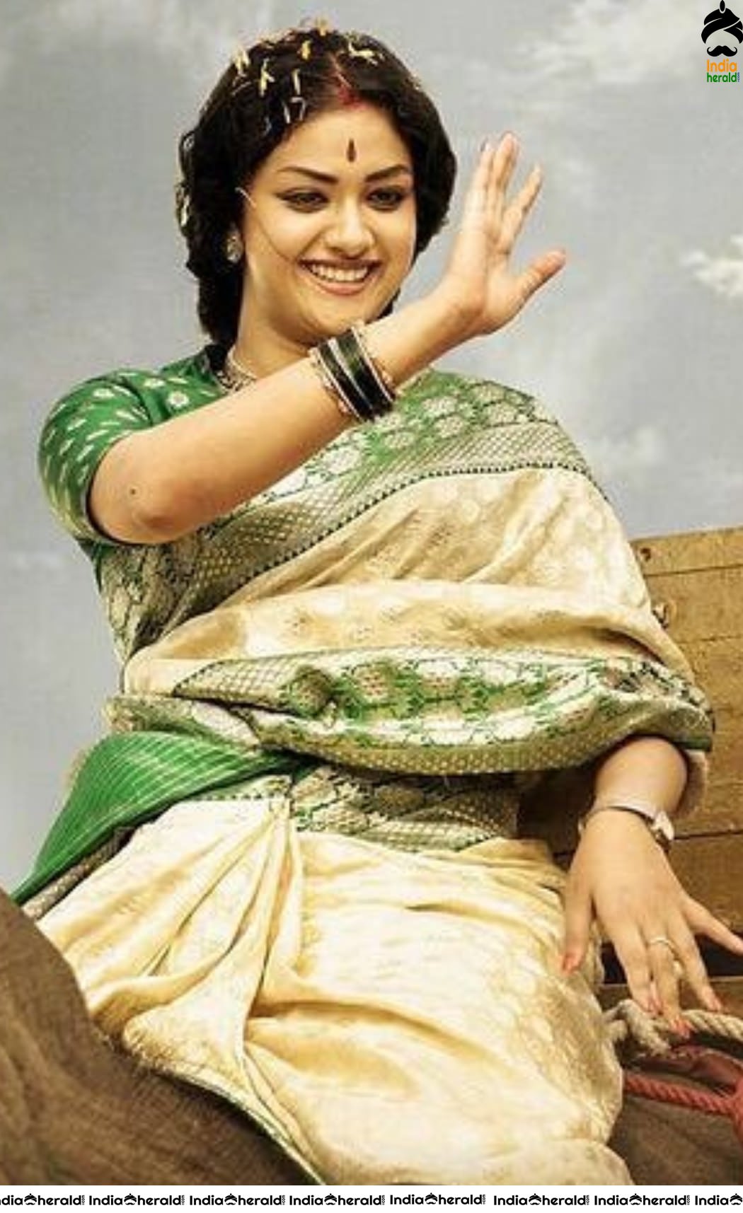 Keerthy Suresh Unseen Photos as legendary actress Savithri from the movie Mahanathi Set 3