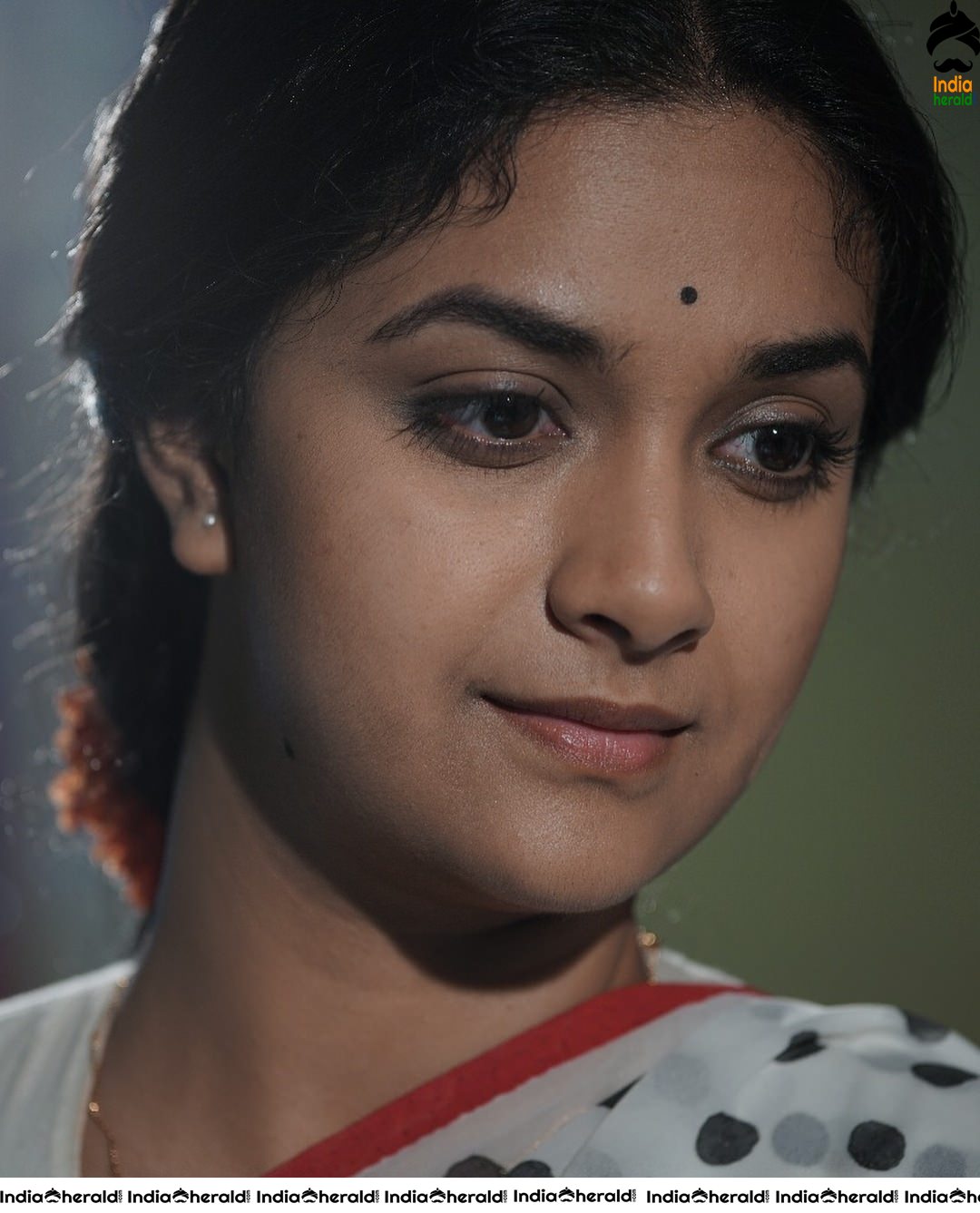 Keerthy Suresh Unseen Photos as legendary actress Savithri from the movie Mahanathi Set 3