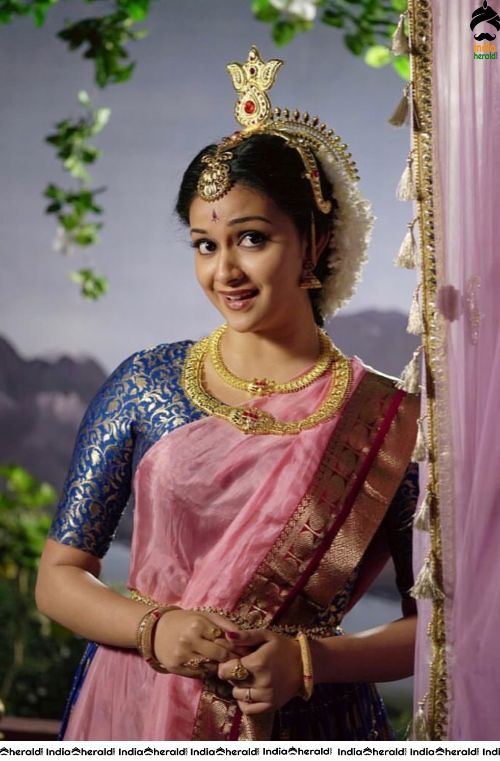 Keerthy Suresh Unseen Photos as legendary actress Savithri from the movie Mahanathi Set 3