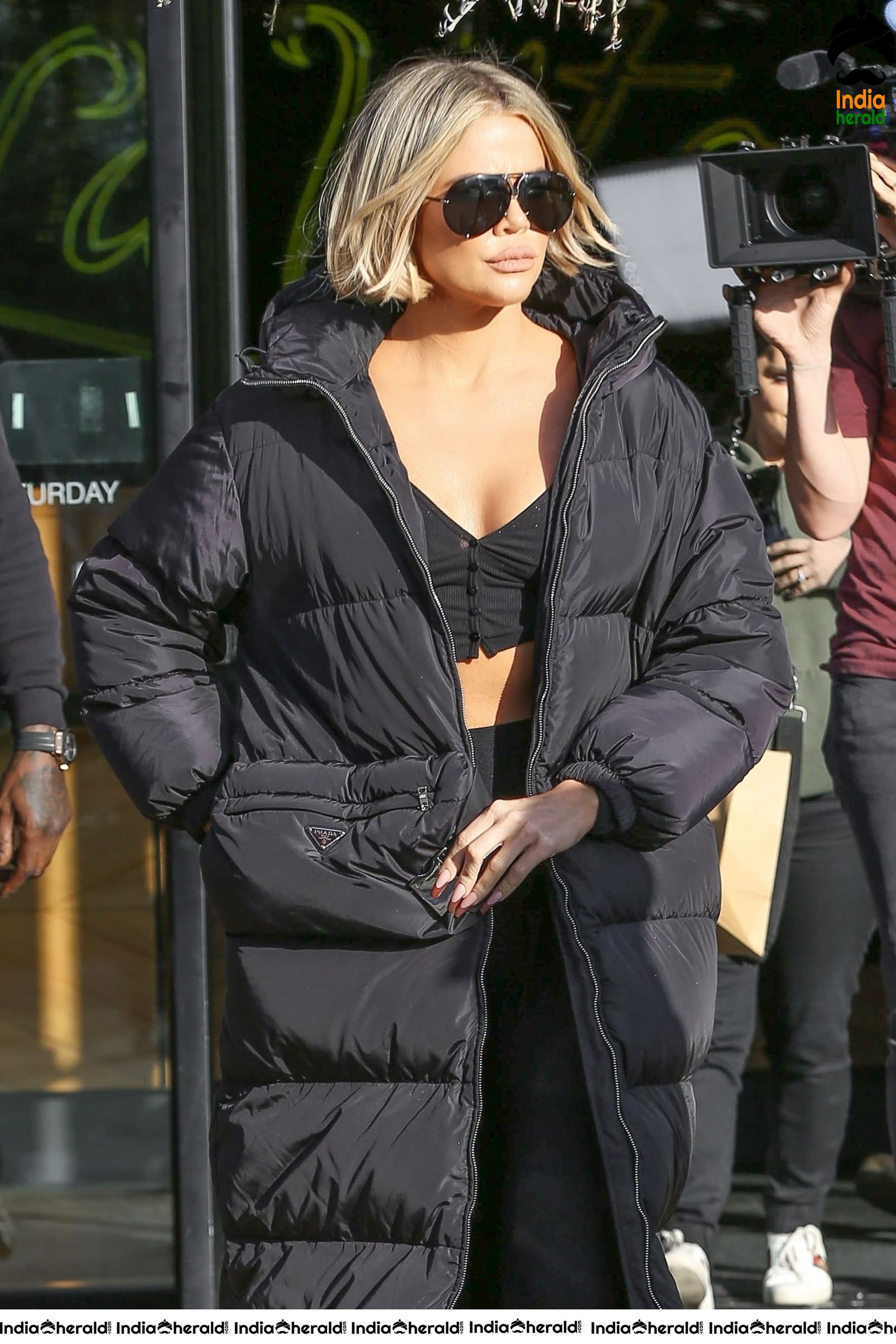 Khloe Kardashian grabs coffee with Scott Disick in Woodland Hills