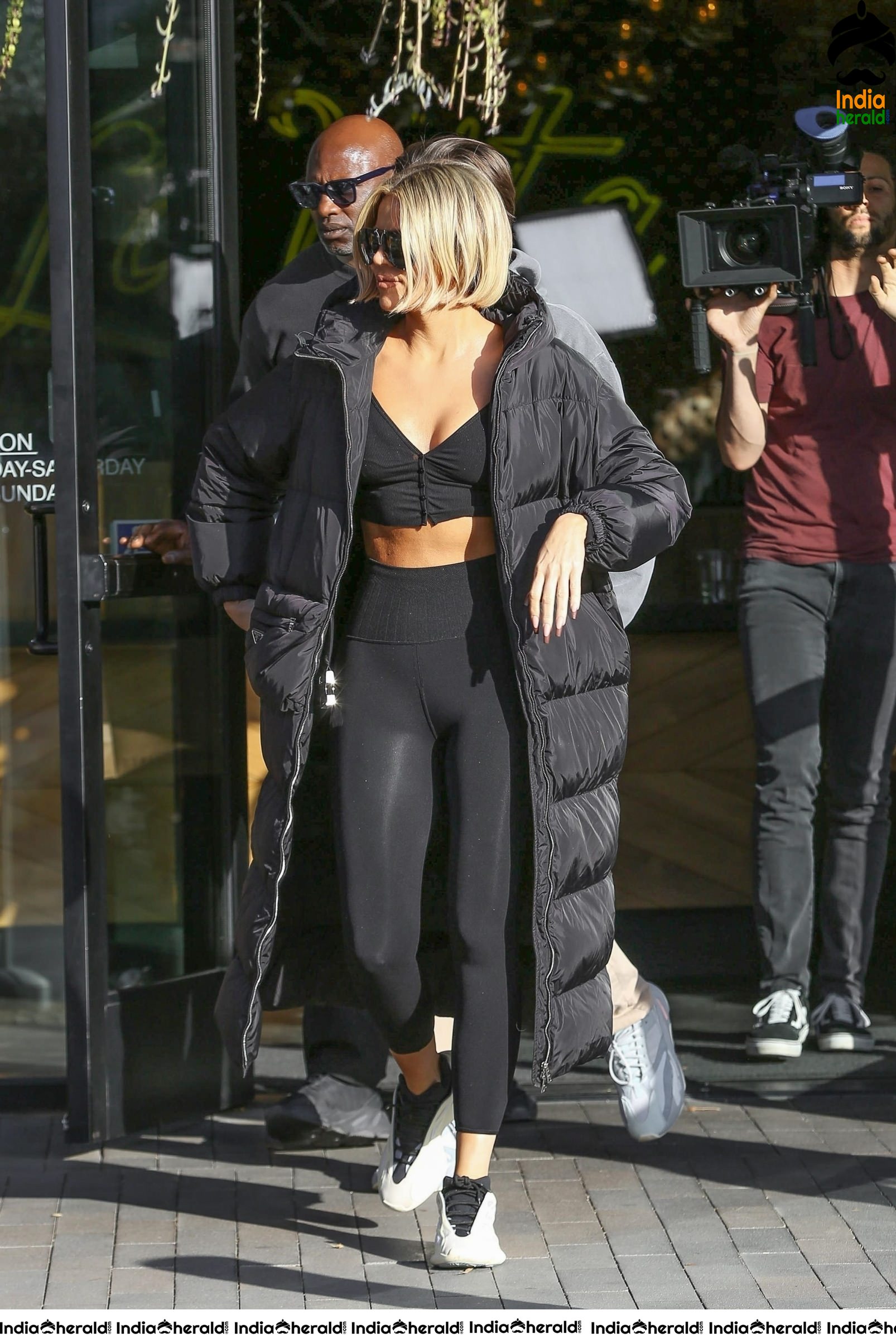 Khloe Kardashian grabs coffee with Scott Disick in Woodland Hills