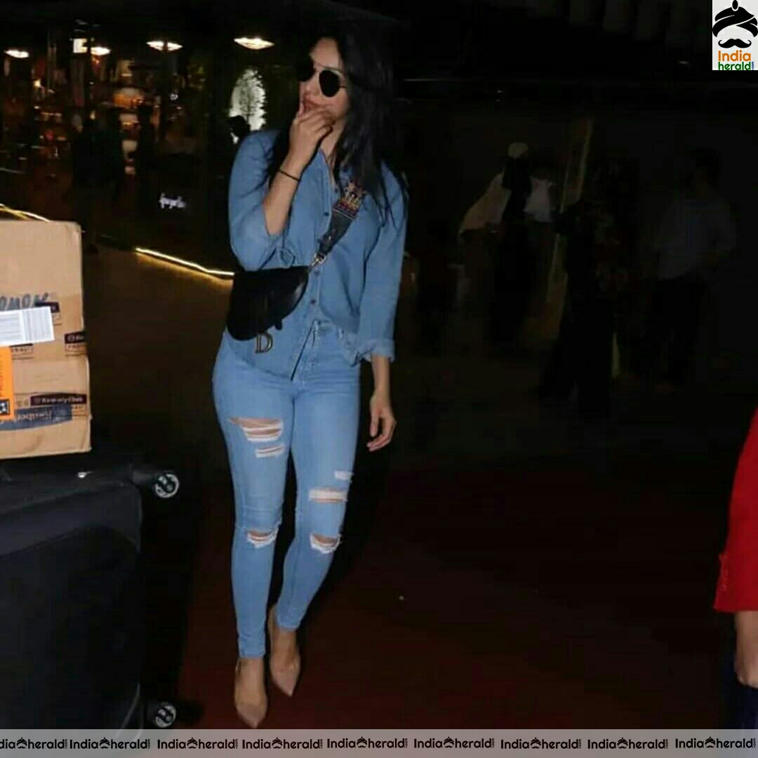 Kiara Advani And Kriti Sanon Spotted At Mumbai Airport Stills