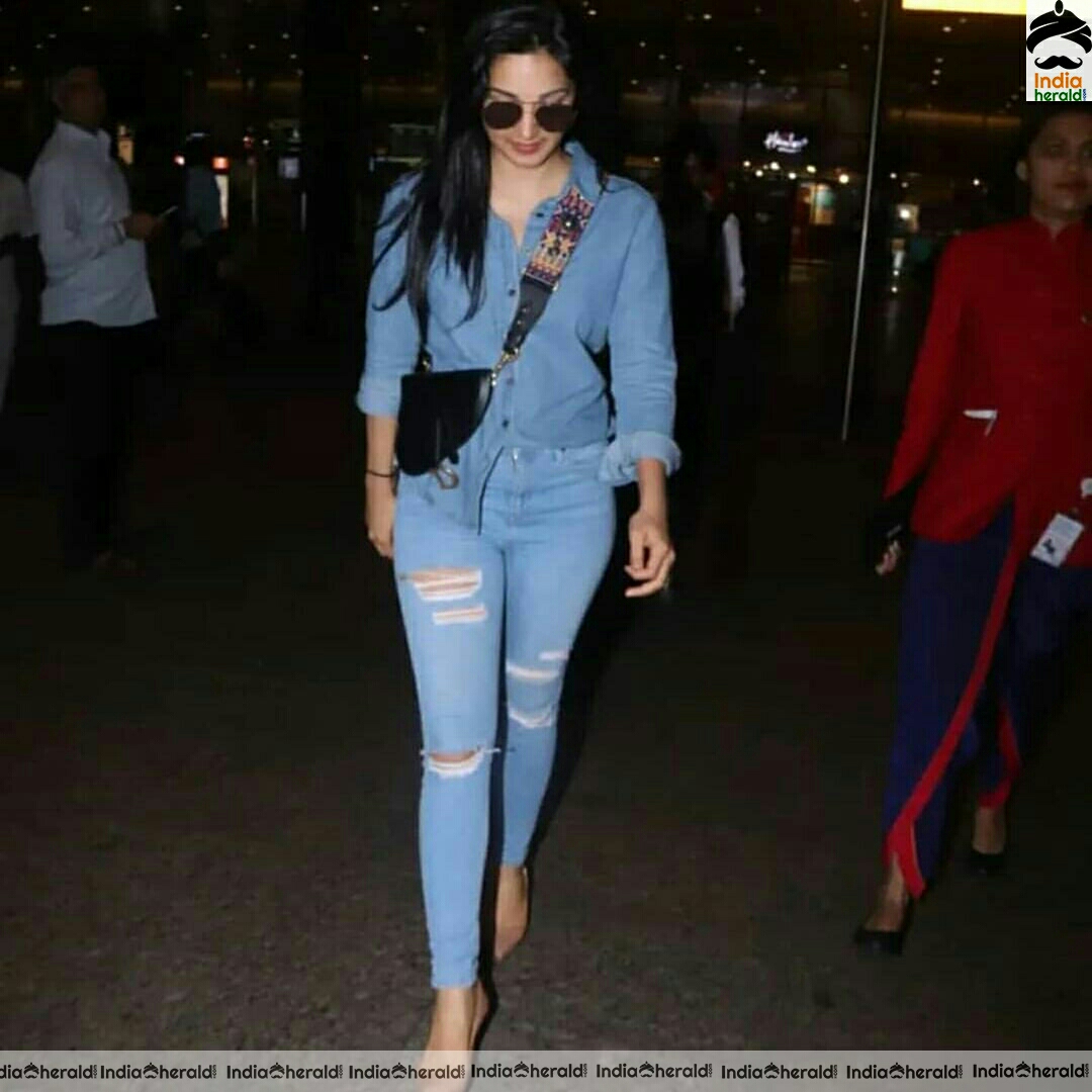 Kiara Advani And Kriti Sanon Spotted At Mumbai Airport Stills