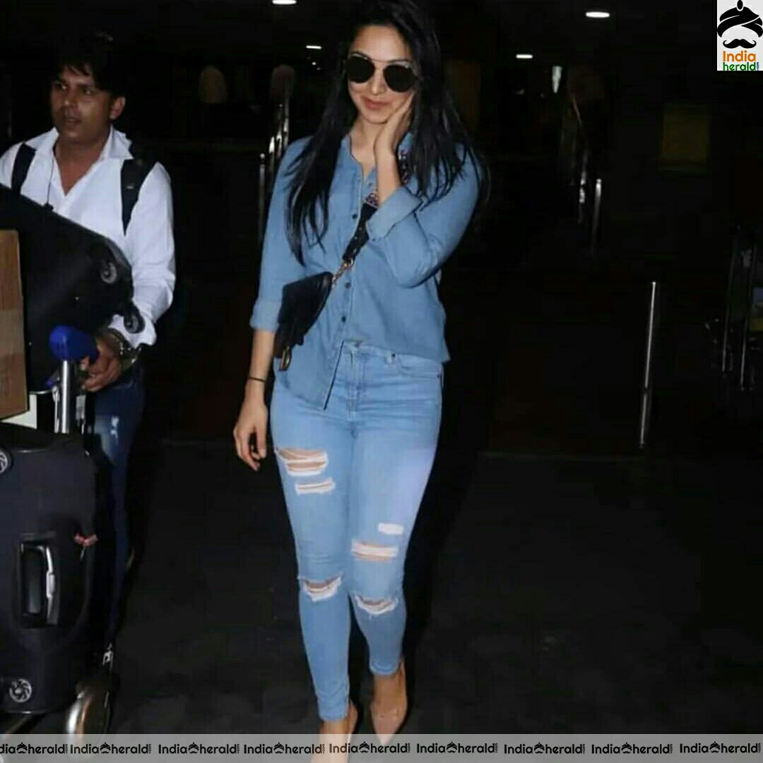 Kiara Advani And Kriti Sanon Spotted At Mumbai Airport Stills