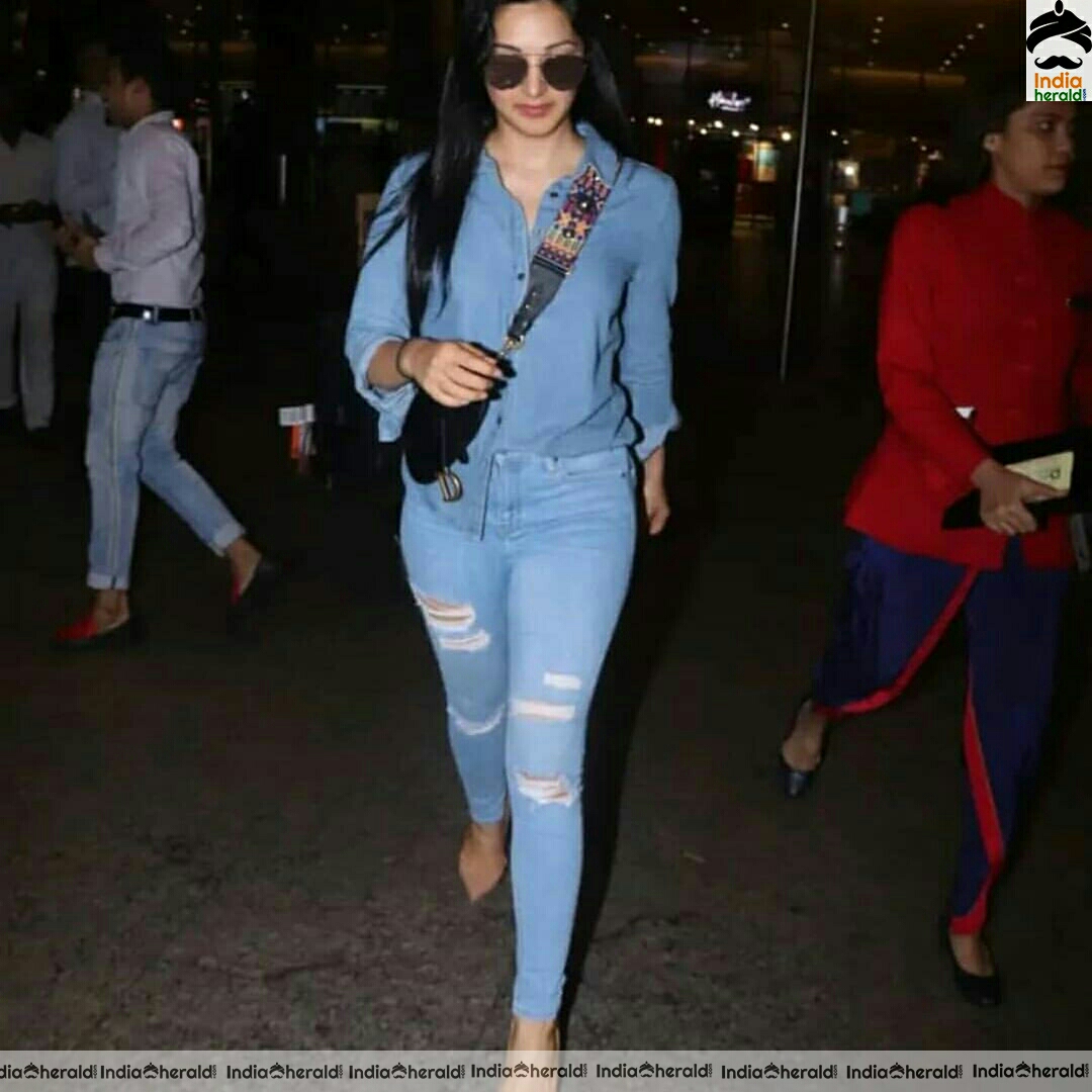 Kiara Advani And Kriti Sanon Spotted At Mumbai Airport Stills