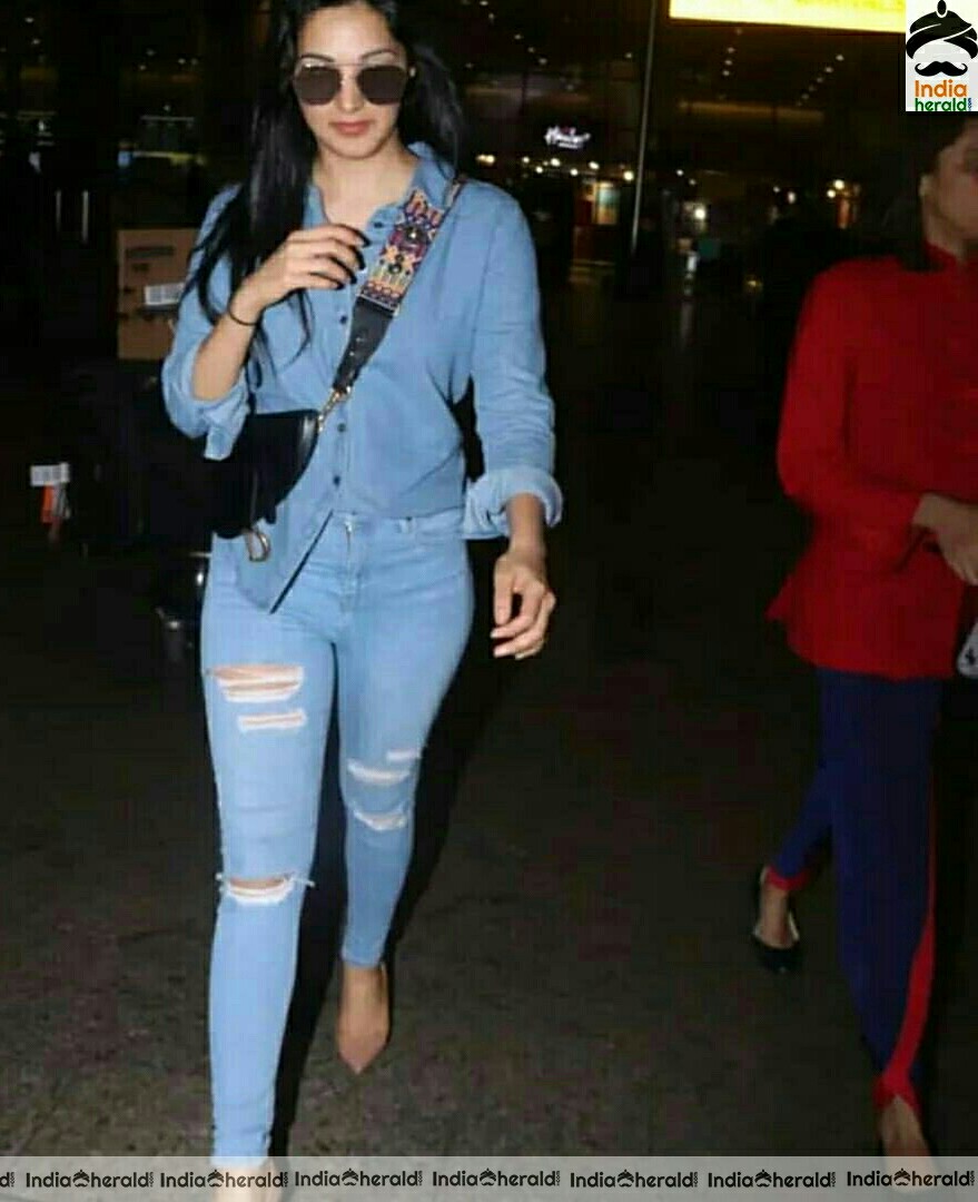 Kiara Advani And Kriti Sanon Spotted At Mumbai Airport Stills