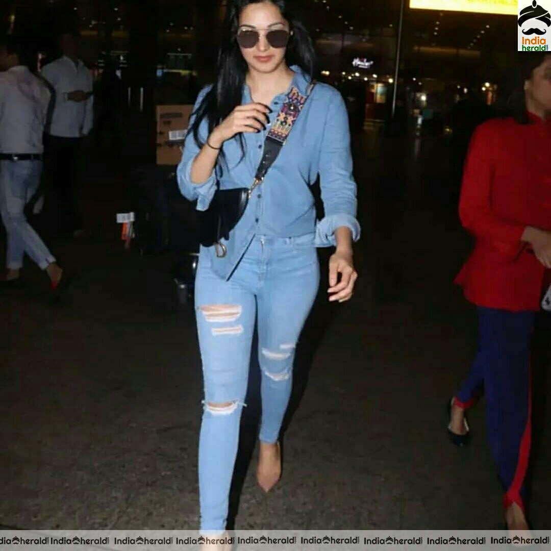 Kiara Advani And Kriti Sanon Spotted At Mumbai Airport Stills