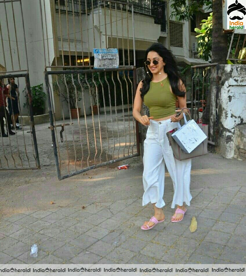 Kiara Advani And Shamitha Shetty Spotted Outside Juhu