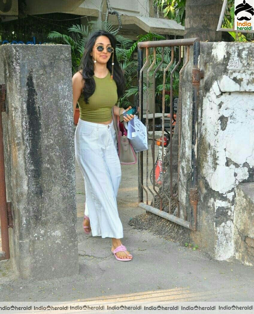 Kiara Advani And Shamitha Shetty Spotted Outside Juhu