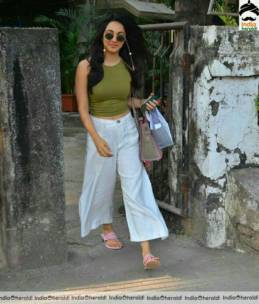 Kiara Advani And Shamitha Shetty Spotted Outside Juhu