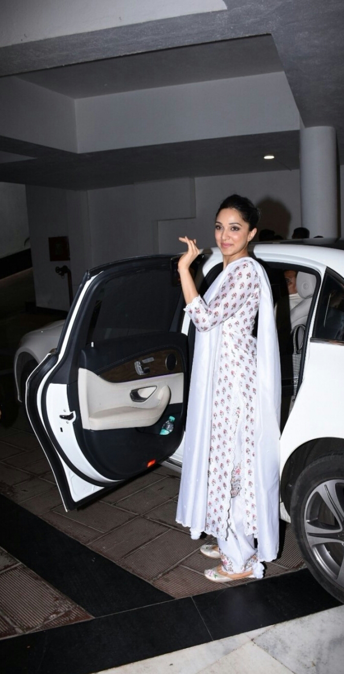 Kiara Advani Caught By paparazzi While Walking Out Of Her Hotel