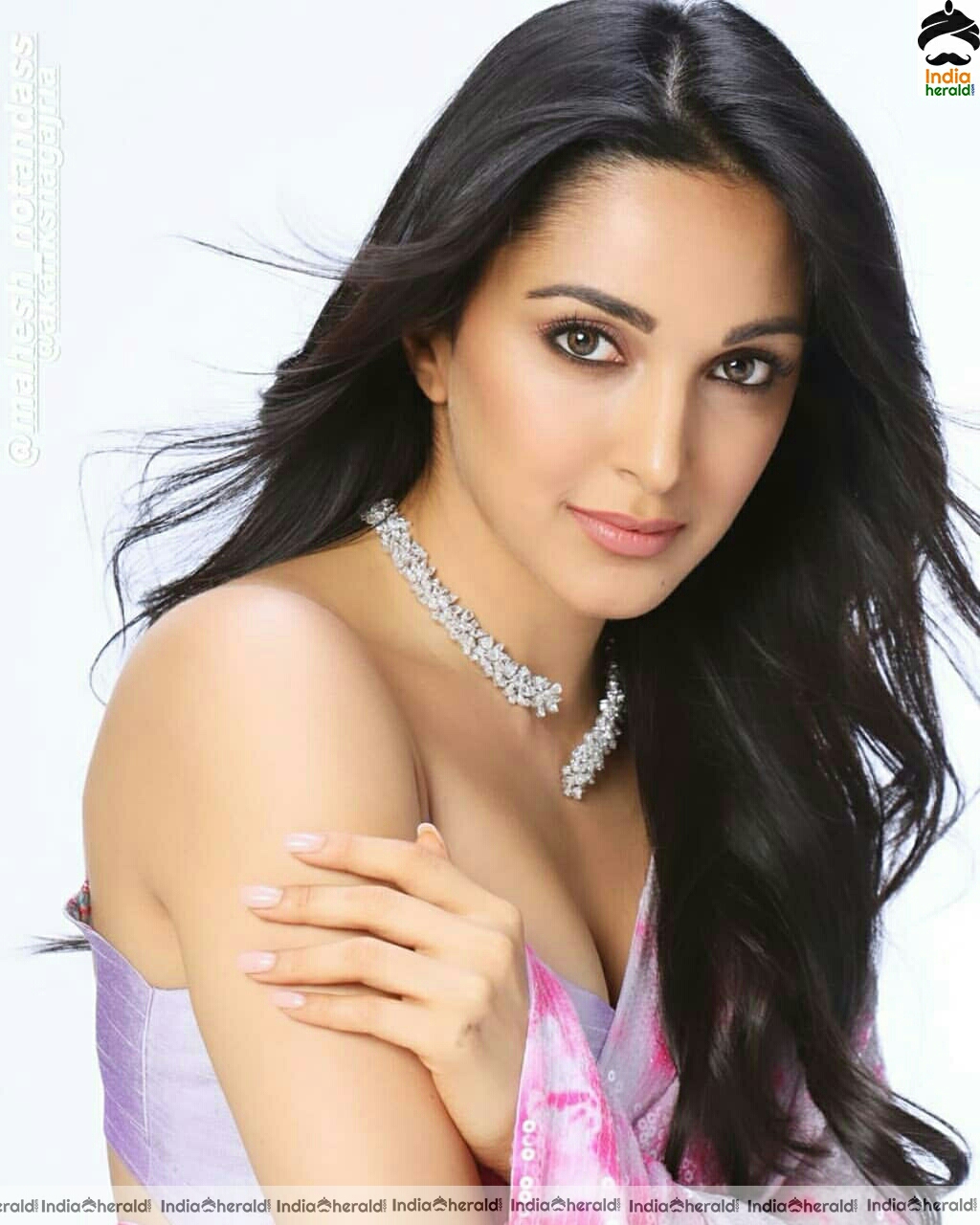 Kiara Advani Hot And Cute Stills In Pink Saree With Sleeveless Blouse