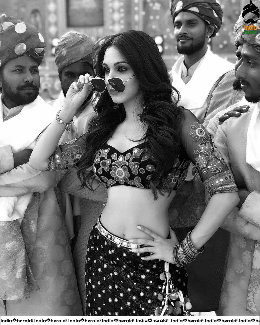 Kiara Advani Hot Belly and Cleavage exposing Unseen Photos