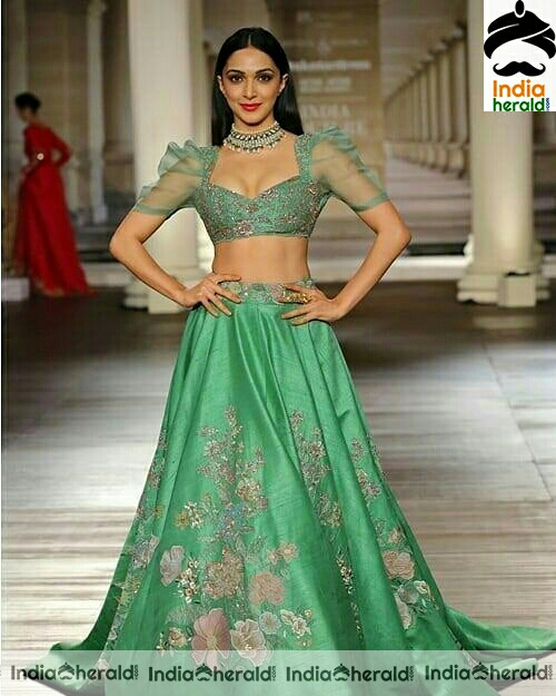 Kiara Advani Hot Cleavage Show In Green Choli