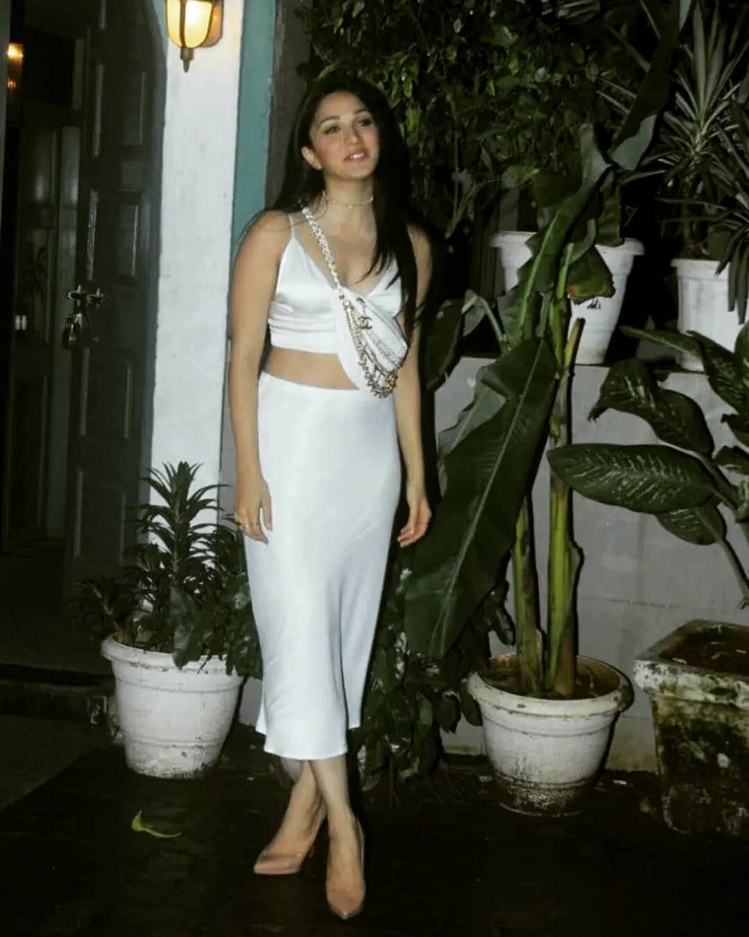 Kiara Advani Hot In Silk Satin Sleeveless Blouse