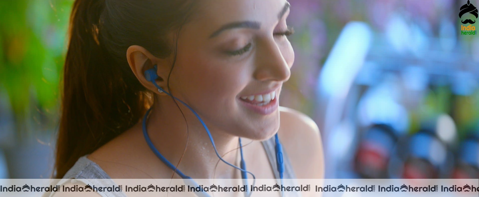 Kiara Advani Hot Photos from VVR Set 1