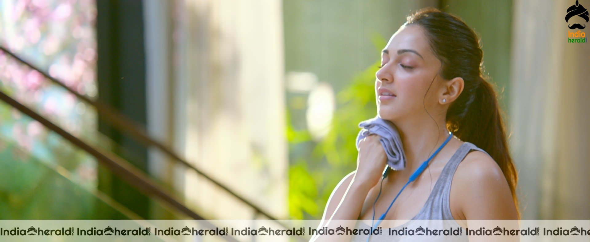 Kiara Advani Hot Photos from VVR Set 1