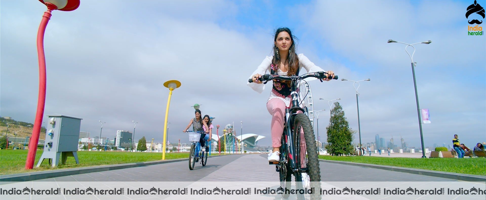 Kiara Advani Hot Photos from VVR Set 1