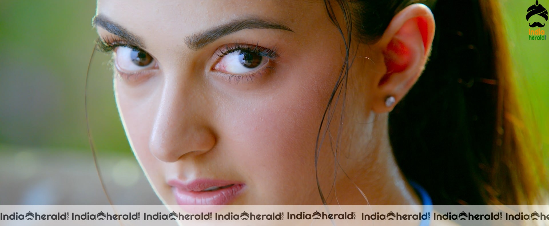 Kiara Advani Hot Photos from VVR Set 1