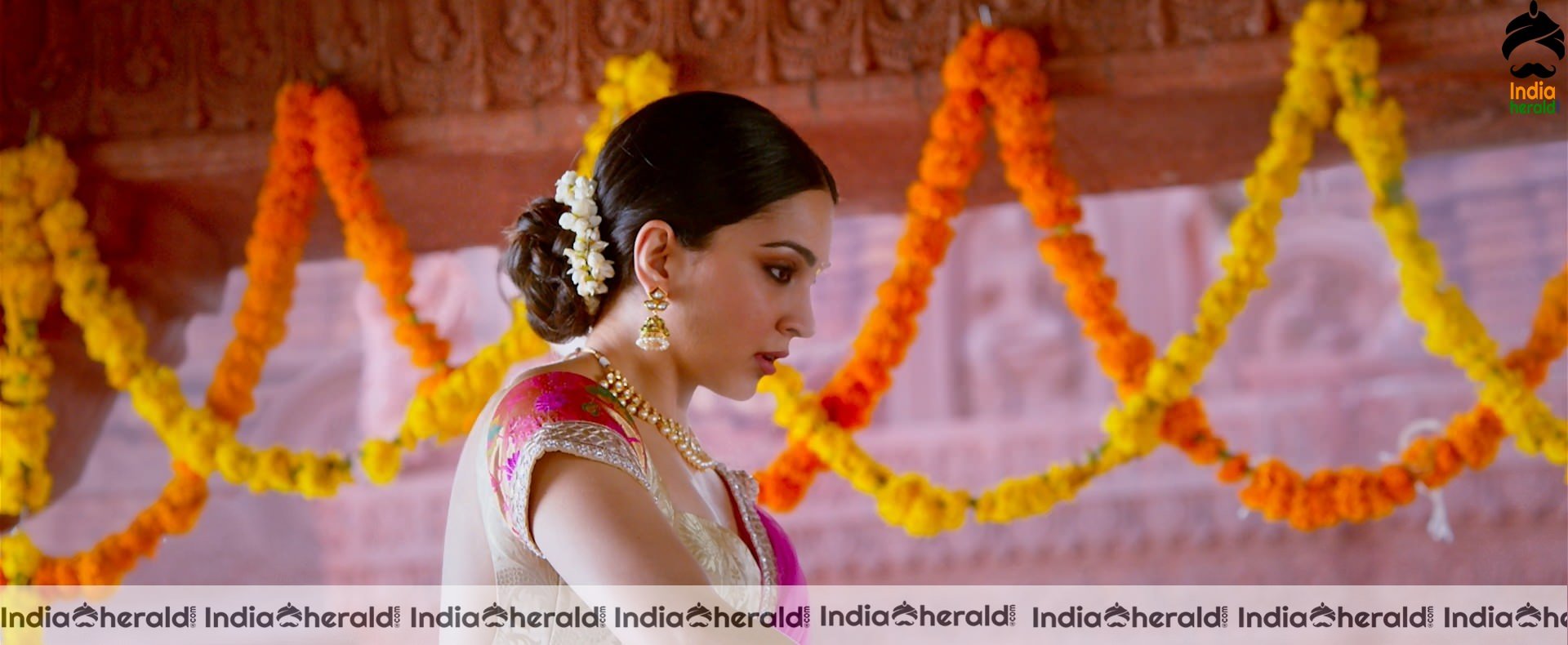 Kiara Advani Hot Photos from VVR Set 3