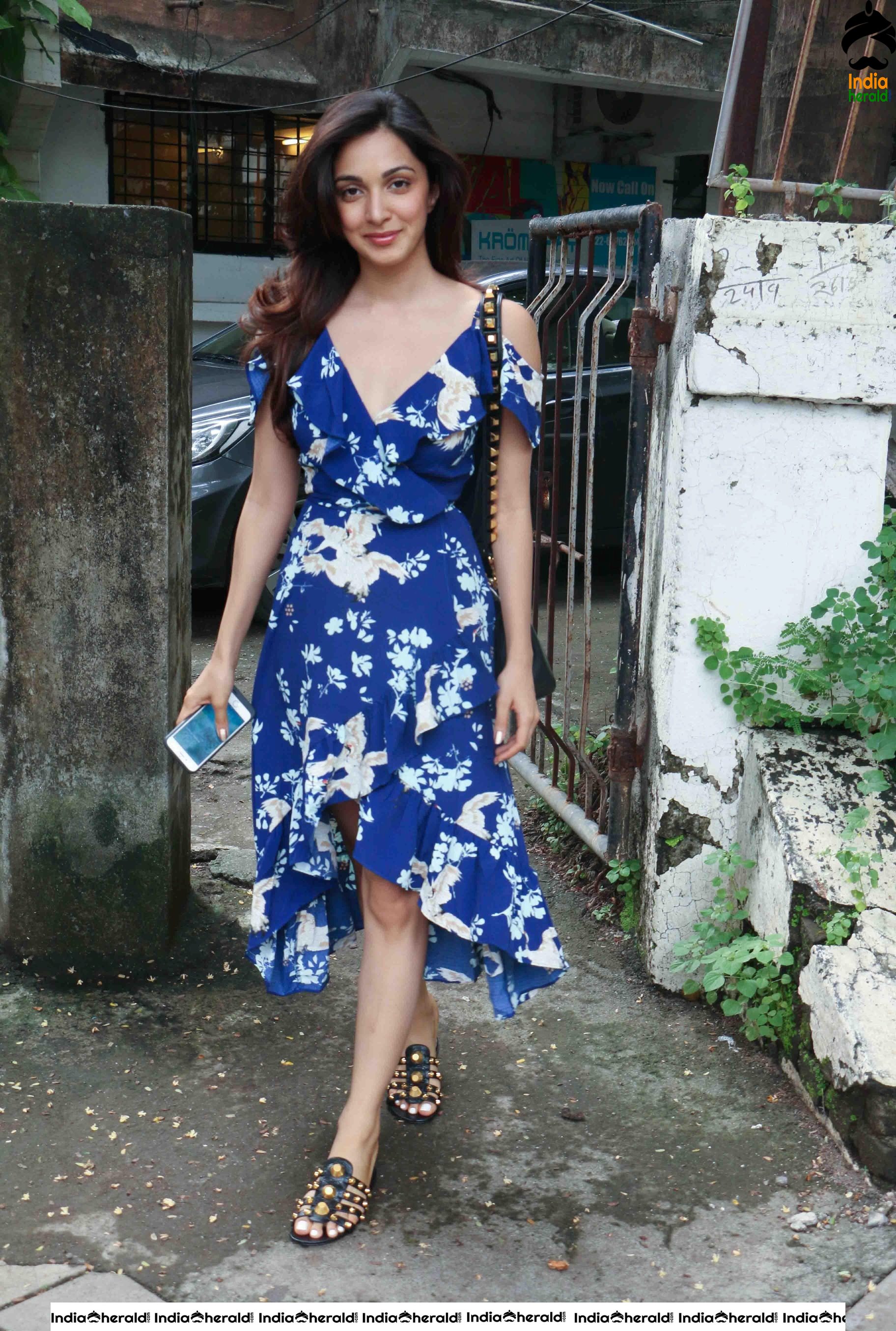 Kiara Advani in Hot dress snapped by Paparazzi as she walks out of a Salon in Juhu