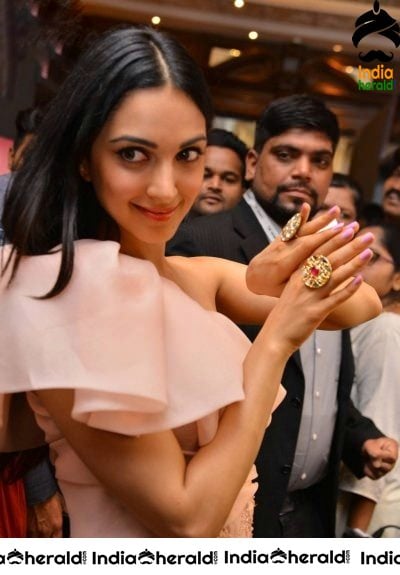 Kiara Advani Latest Cute and Hot Photos at a Jewellery Shop Opening Set 1