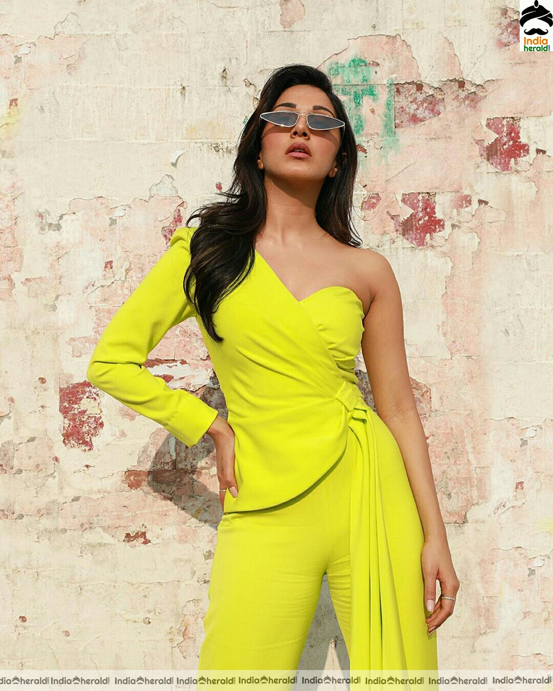 Kiara Advani Latest Hot Green Dress Photoshoot