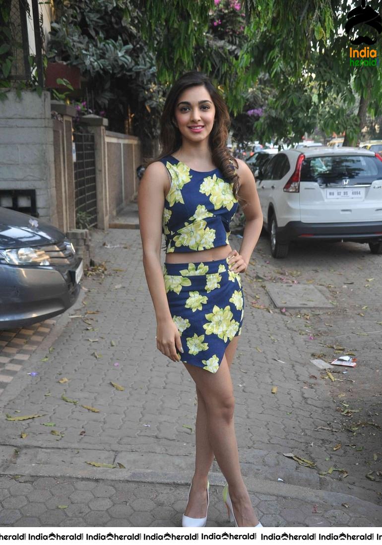 Kiara Advani Latest Hot Waistline and Thighs Revealing Clicks Set 2