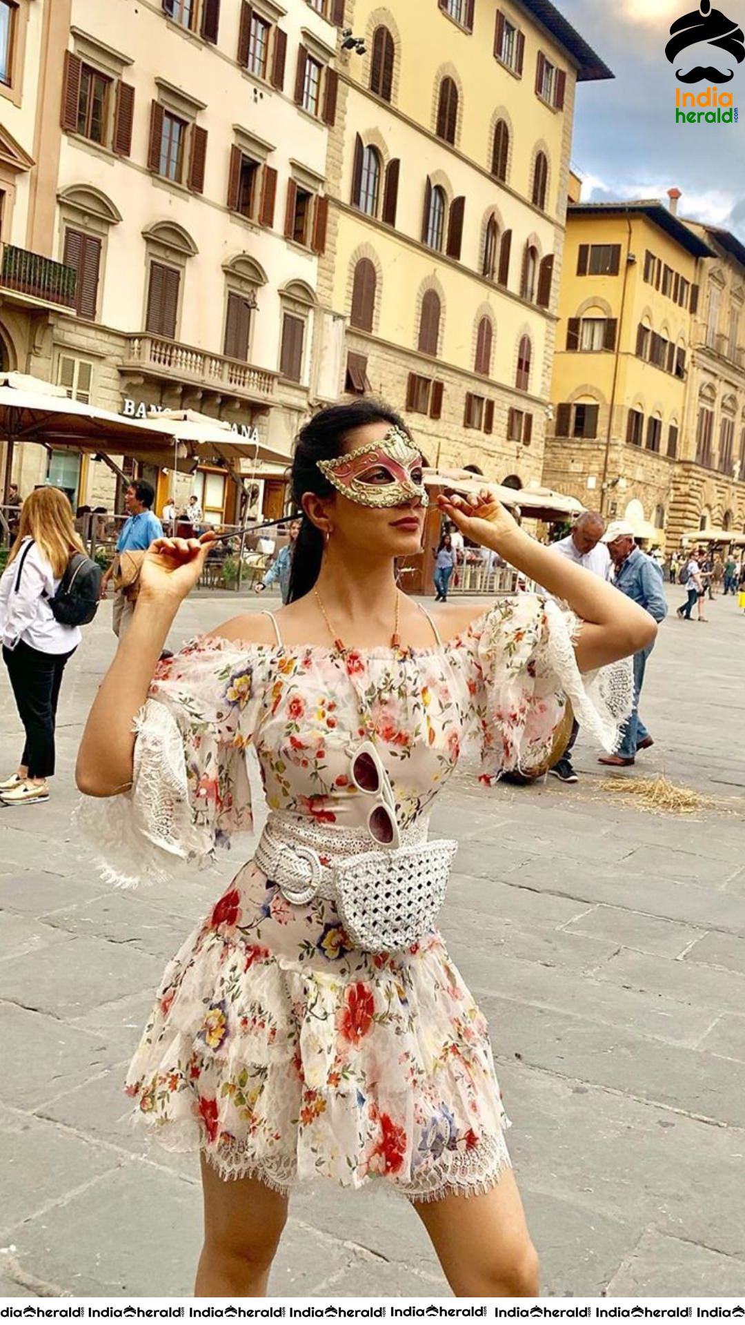 Kiara Advani Looking Hot during her vacation to Italy