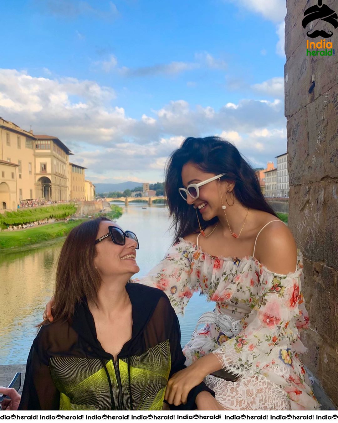Kiara Advani Looking Hot during her vacation to Italy